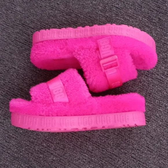 ๐UGG๐ - Fluffita Hot Pink Flatform Slipper - Picture 8 of 12